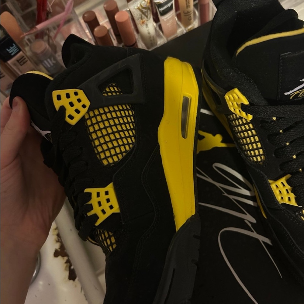 Jordan 4 Thunders - Picture 9 of 10